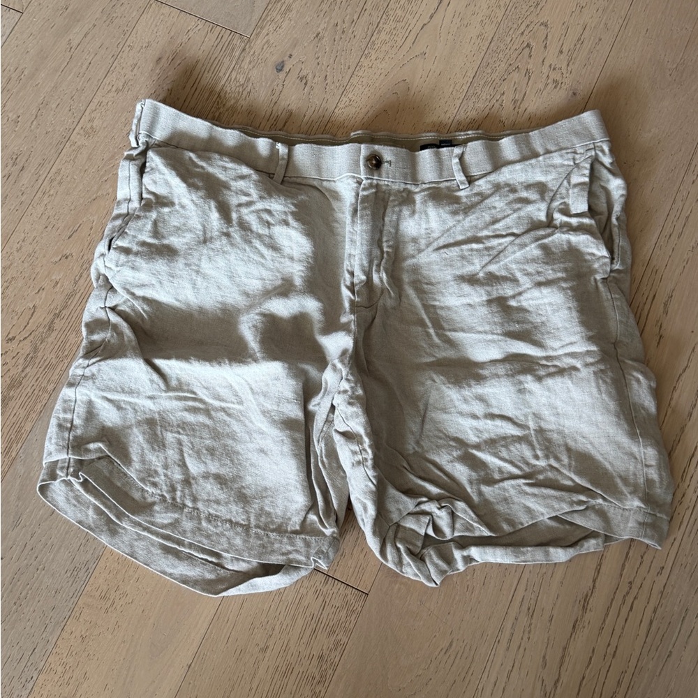 Banana Republic Light Beige Men's Flat-Front Linen Shorts